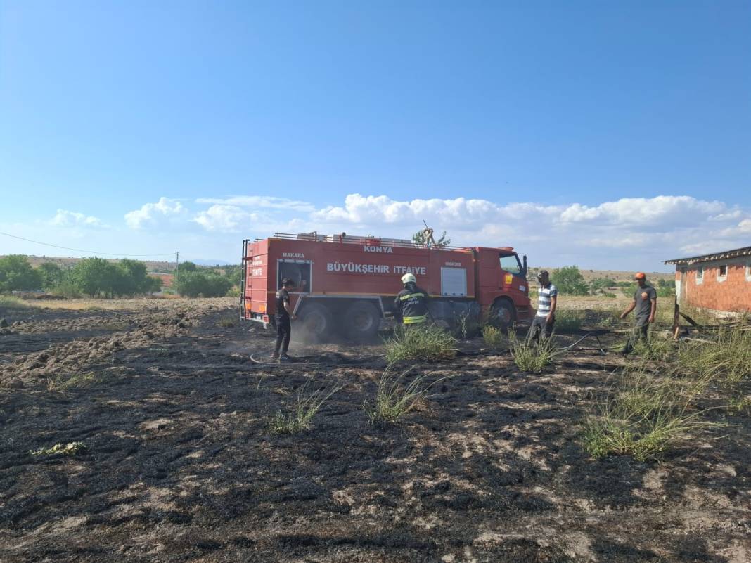 Konya'da arazi ve ahır yangını 2