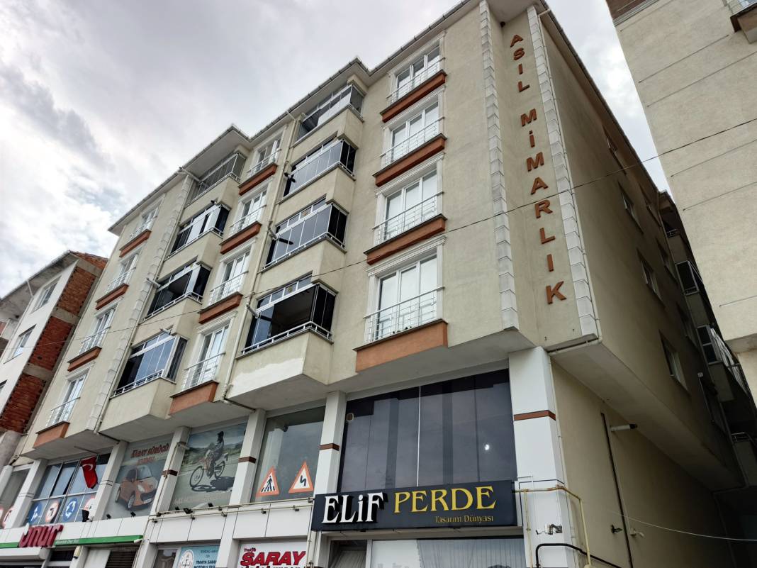 Boşanma aşamasındaki eşini boğazından bıçaklayarak ağır yaraladı 1