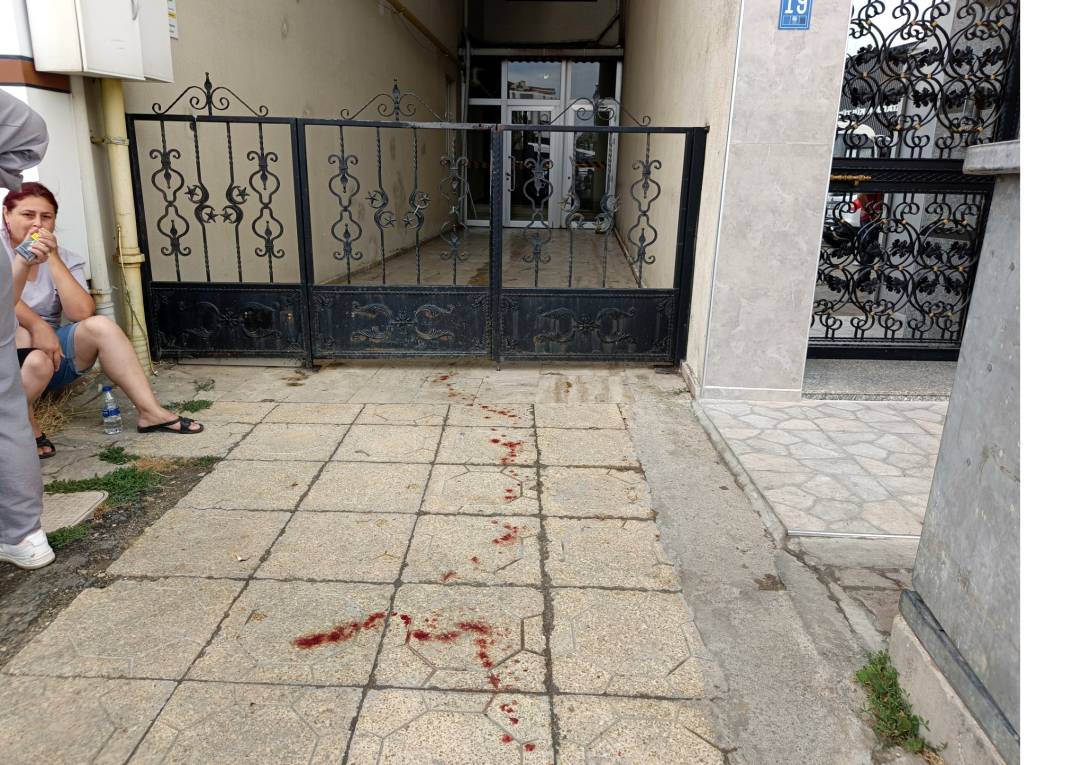 Boşanma aşamasındaki eşini boğazından bıçaklayarak ağır yaraladı 3