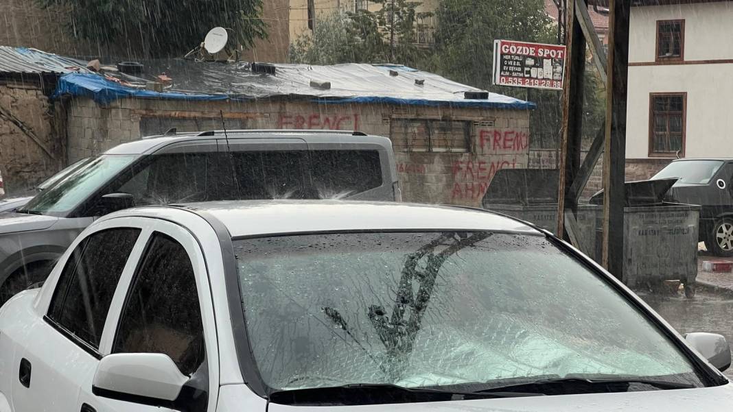 Konya'da yağmur bastırdı sürücüler zor anlar yaşadı 1