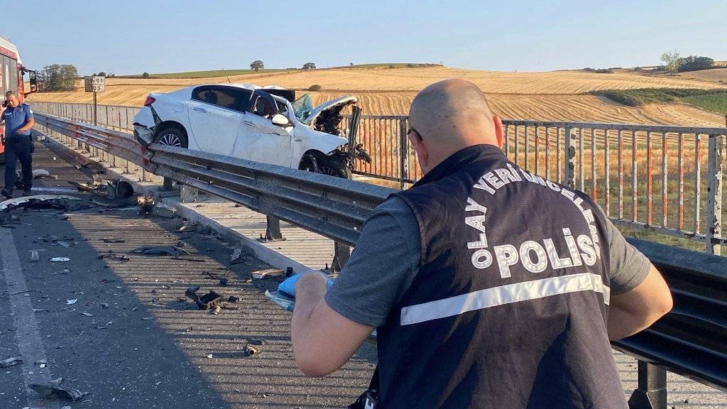 Kamyona çarpan otomobilin sürücüsü öldü 1