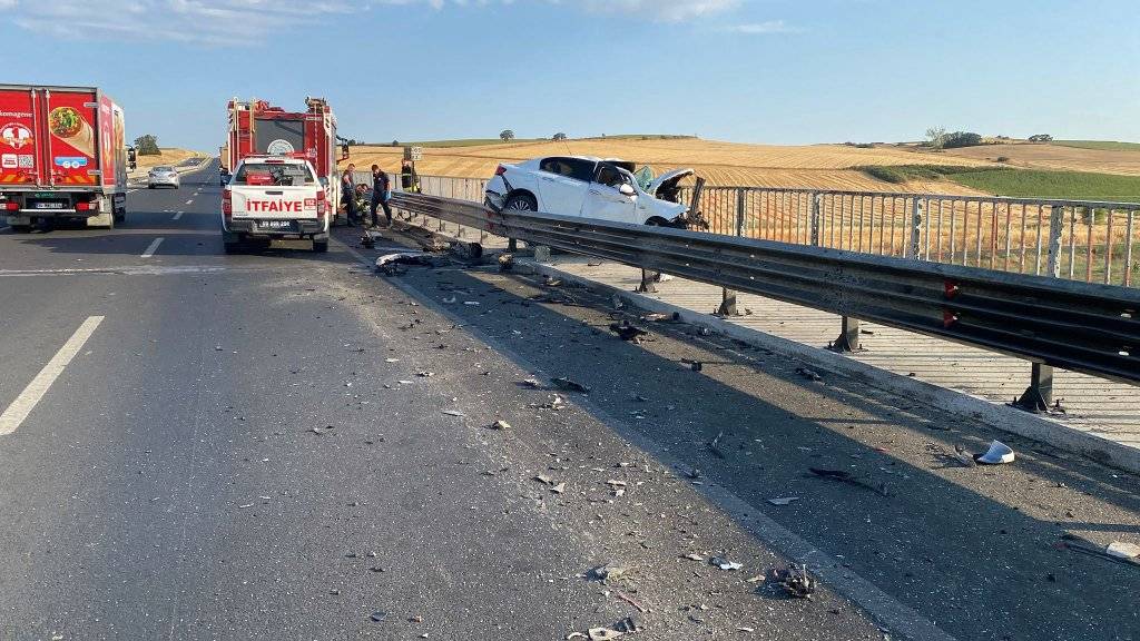 Kamyona çarpan otomobilin sürücüsü öldü 3