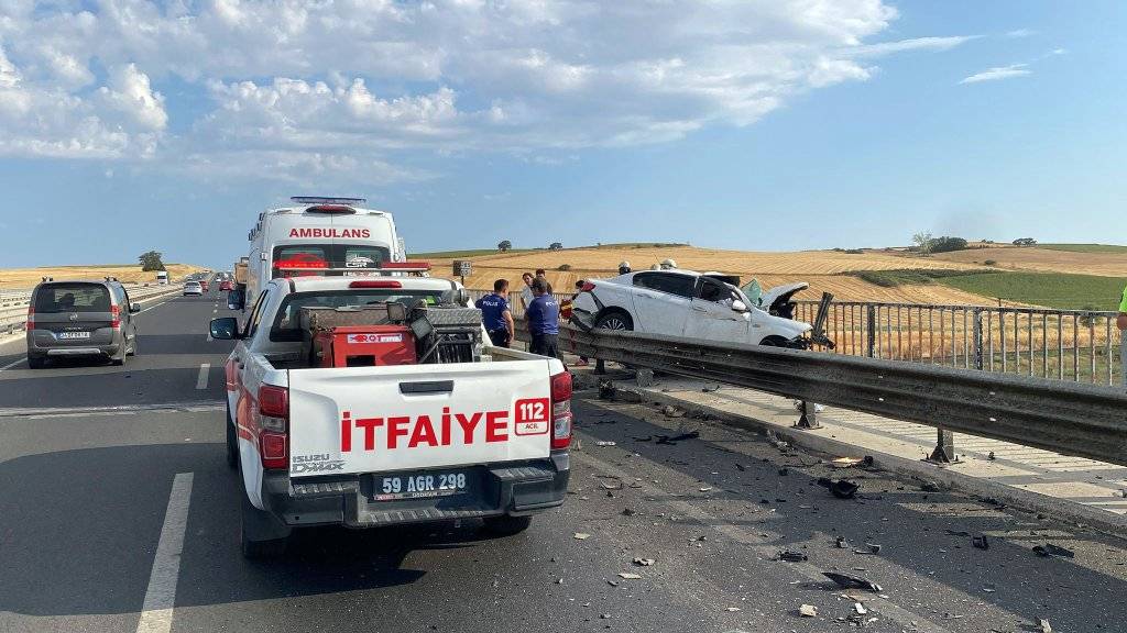 Kamyona çarpan otomobilin sürücüsü öldü 6