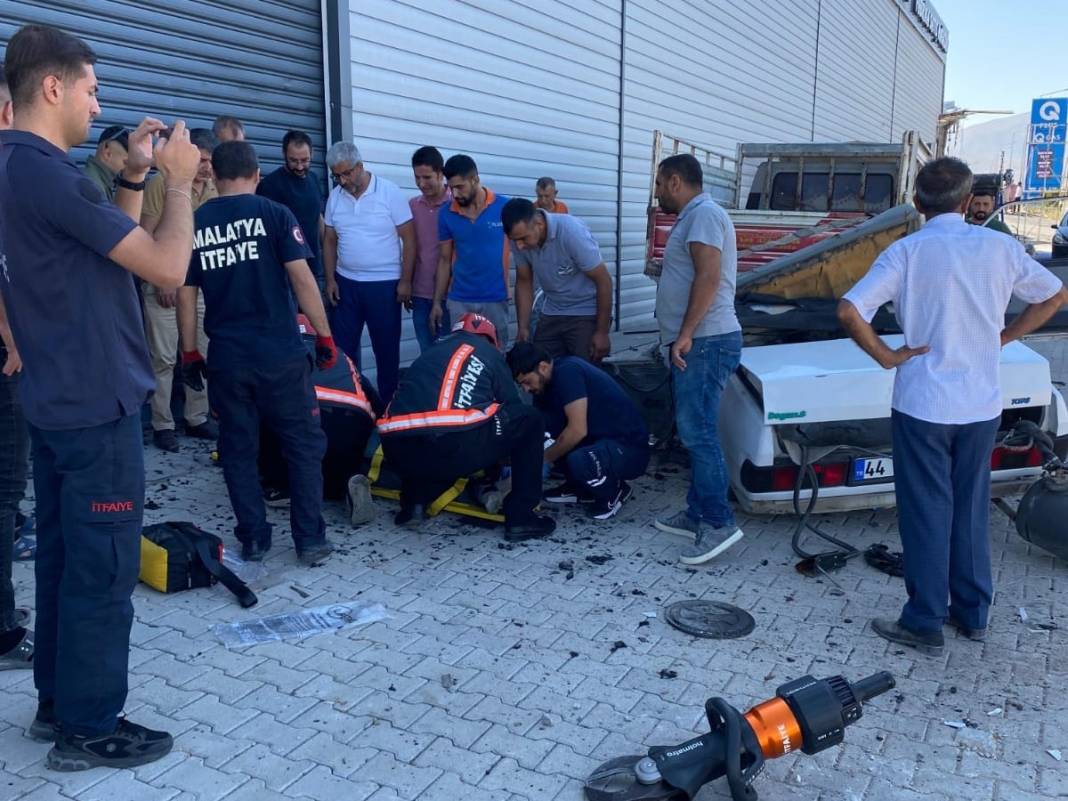 Kazada Tofaş hurdaya döndü: 1 ölü, 1 yaralı 2