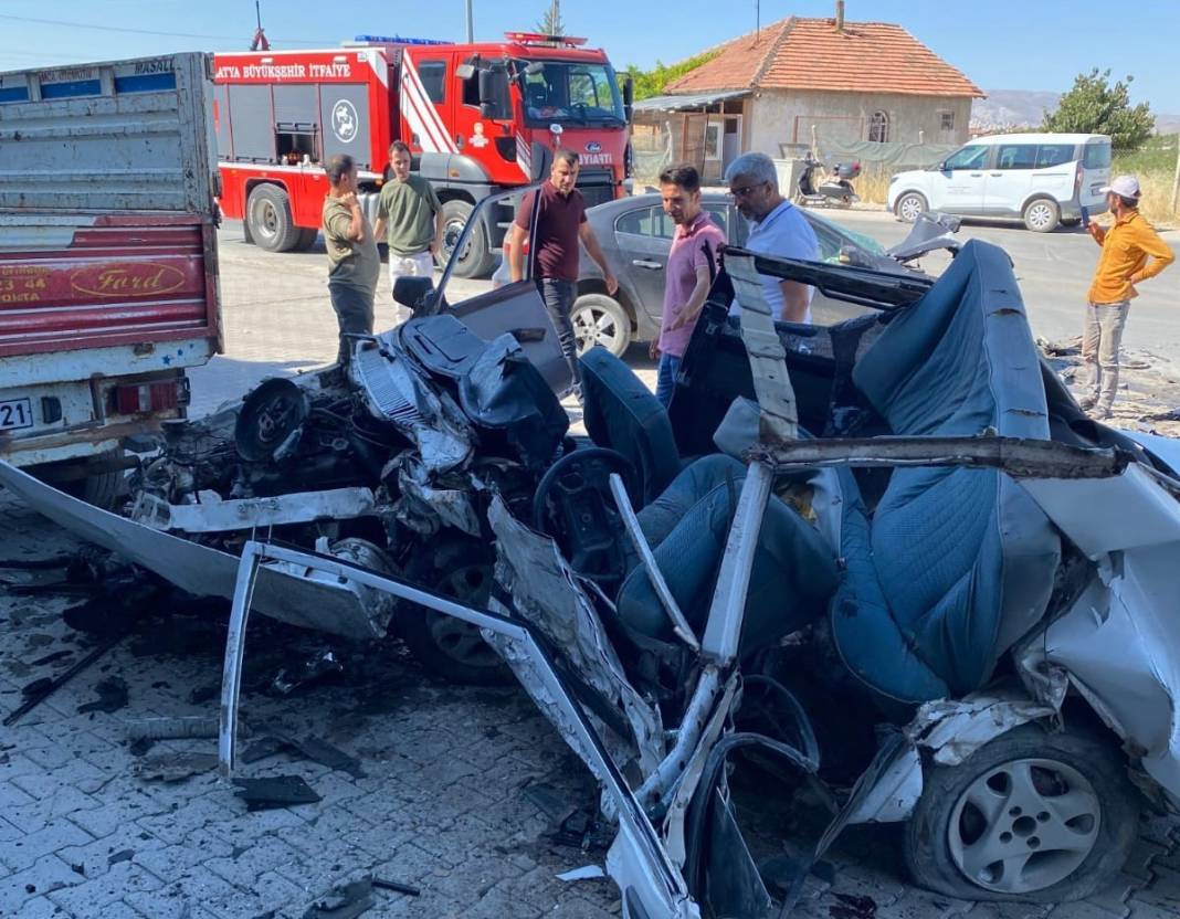 Kazada Tofaş hurdaya döndü: 1 ölü, 1 yaralı 3