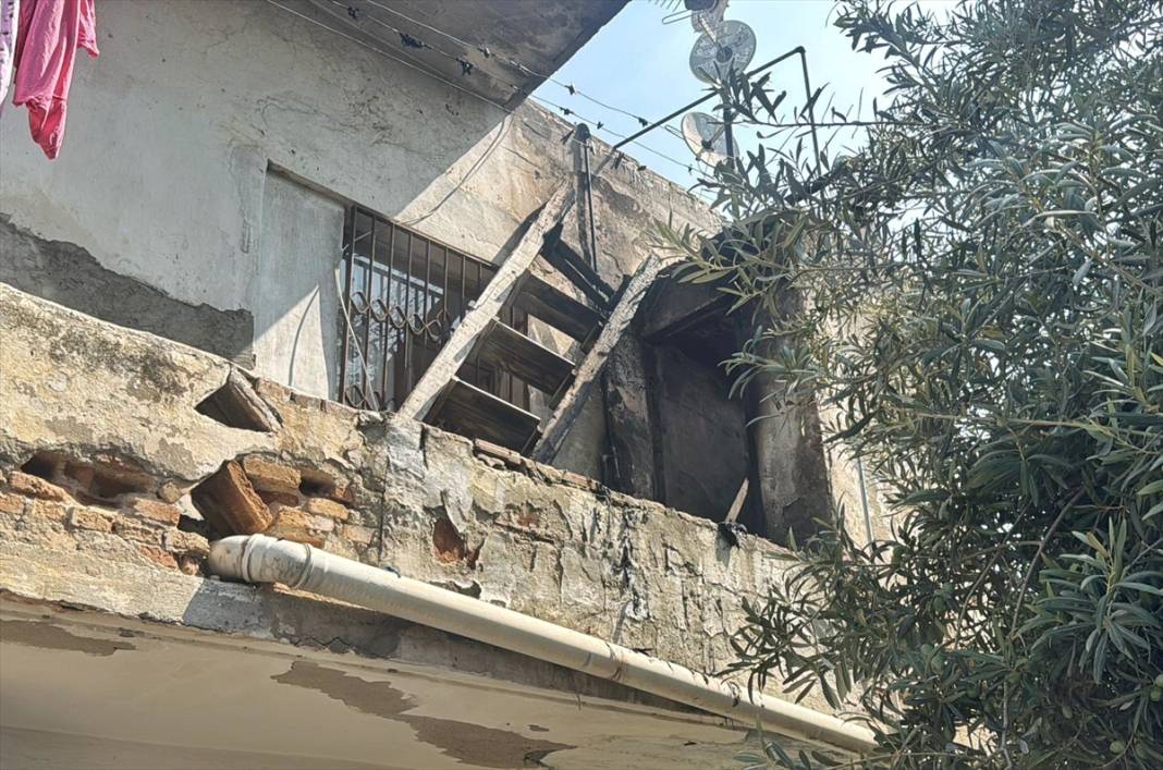 Evde çıkan yangında 2 çocuk annesi öldü 2