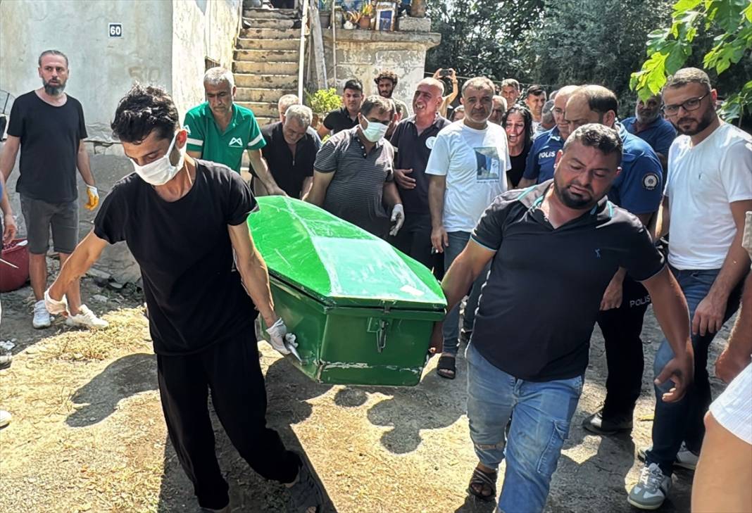 Evde çıkan yangında 2 çocuk annesi öldü 3