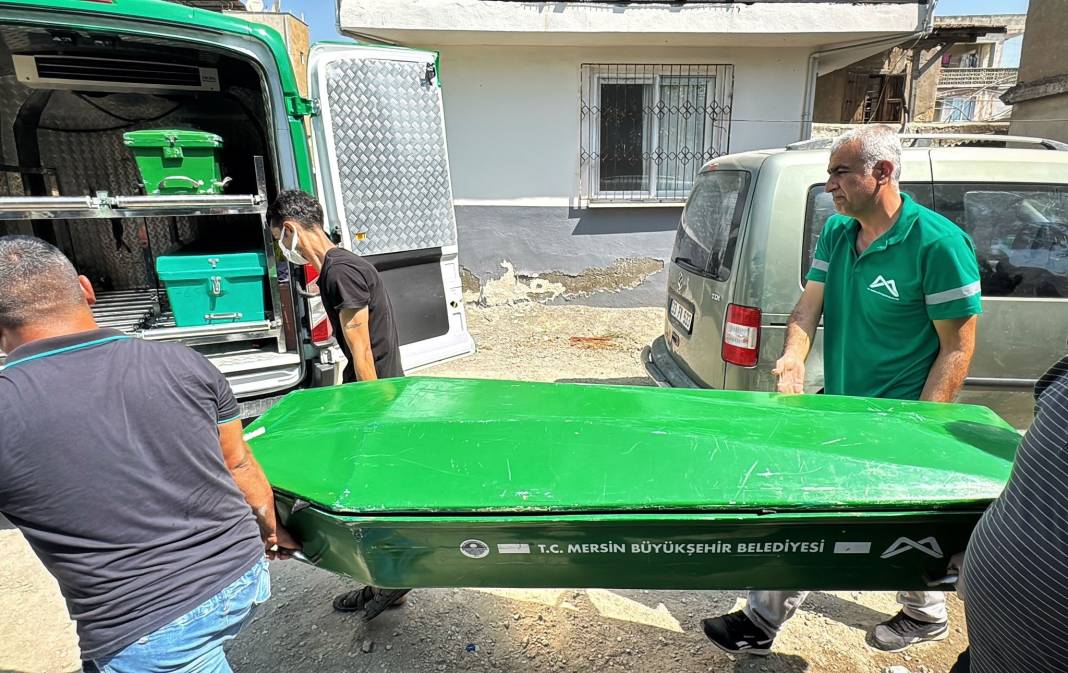 Evde çıkan yangında 2 çocuk annesi öldü 4