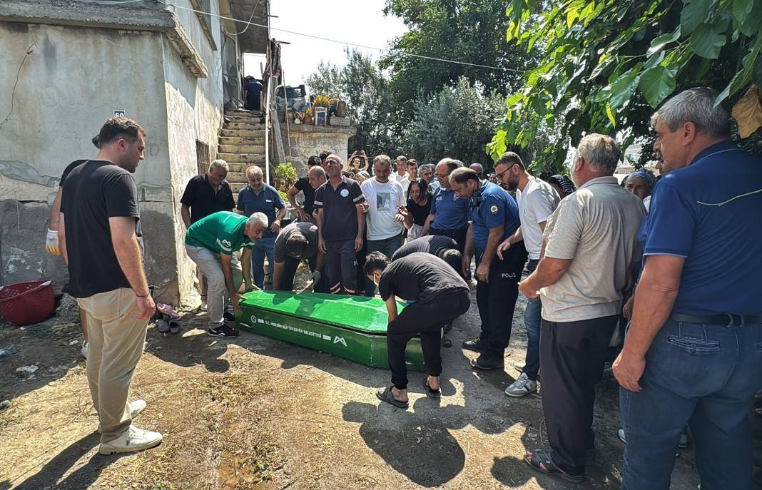 Evde çıkan yangında 2 çocuk annesi öldü 5