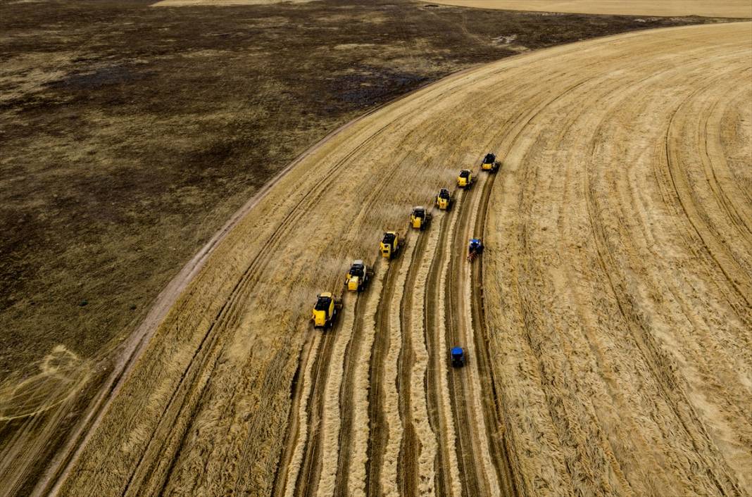 Konya'nın devasa dairesel tarlalarında hasat 8