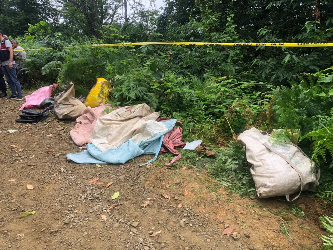 Minibüs, yamaçtan yuvarlandı; 2 ölü, 3 yaralı 5