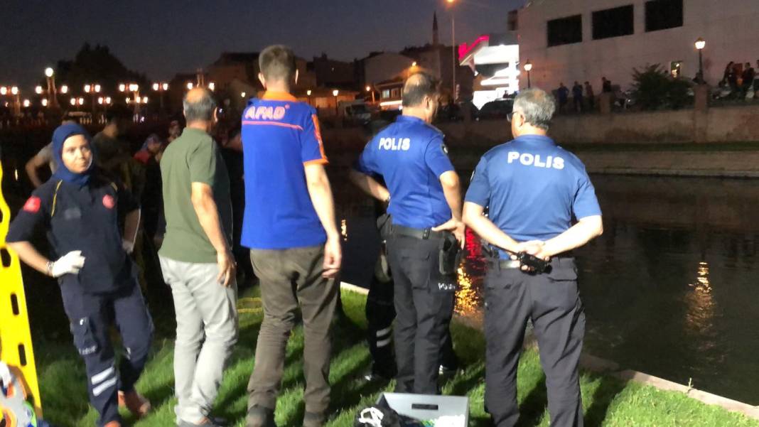 Çaya düşen adam hayatını kaybetti 5