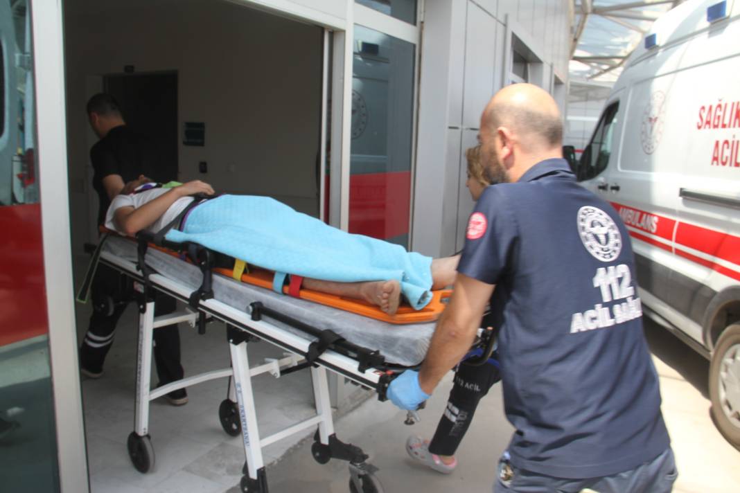 Konya'da araç yoldan çıktı! Yaralılar var 4