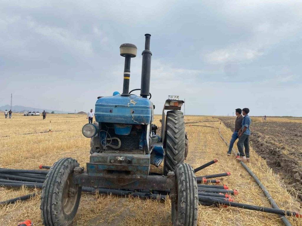 Babası tarla sürerken traktörden düşen çocuk hayatını kaybetti 3
