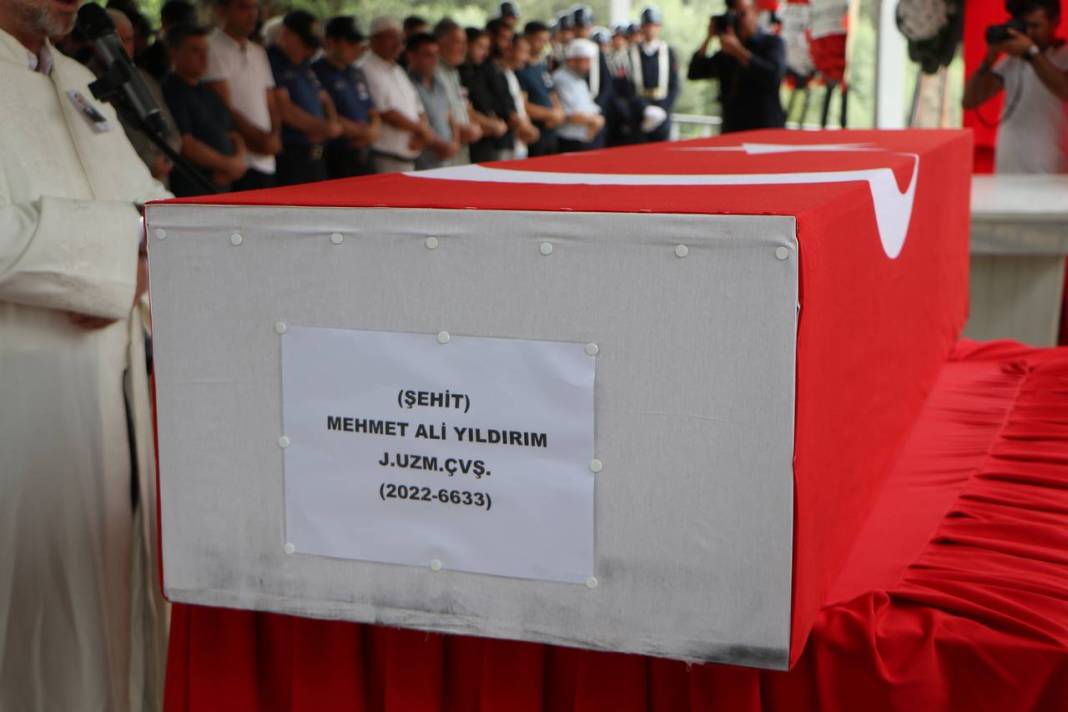 Şehit uzman çavuş son yolculuğuna uğurlandı 1