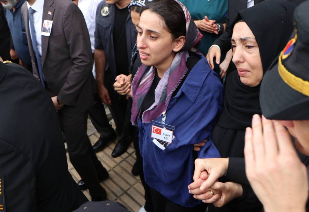 Şehit uzman çavuş son yolculuğuna uğurlandı 11