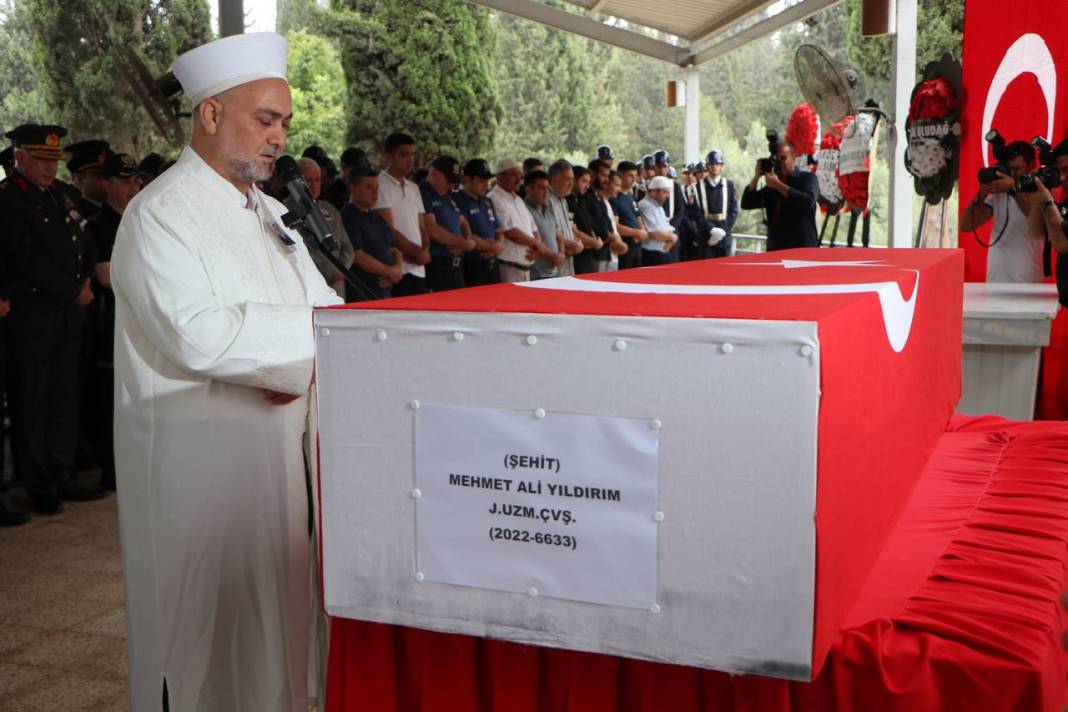 Şehit uzman çavuş son yolculuğuna uğurlandı 3