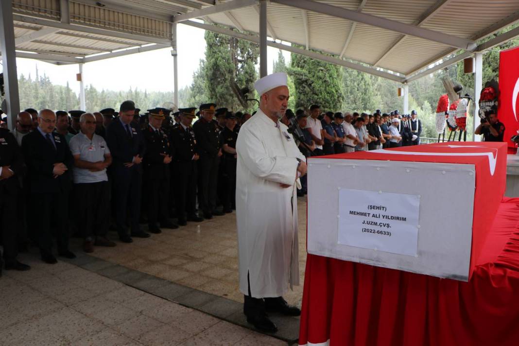 Şehit uzman çavuş son yolculuğuna uğurlandı 5