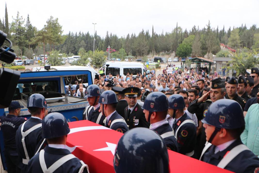 Şehit uzman çavuş son yolculuğuna uğurlandı 8