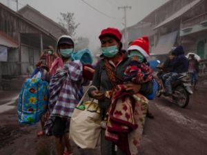 Endonezya'da yanardağ dehşeti