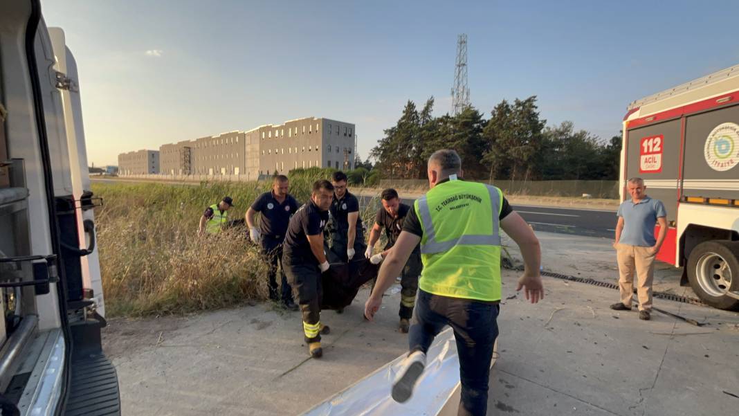 Otomobil menfeze çarpıp takla attı, 2 genç hayatını kaybetti 1