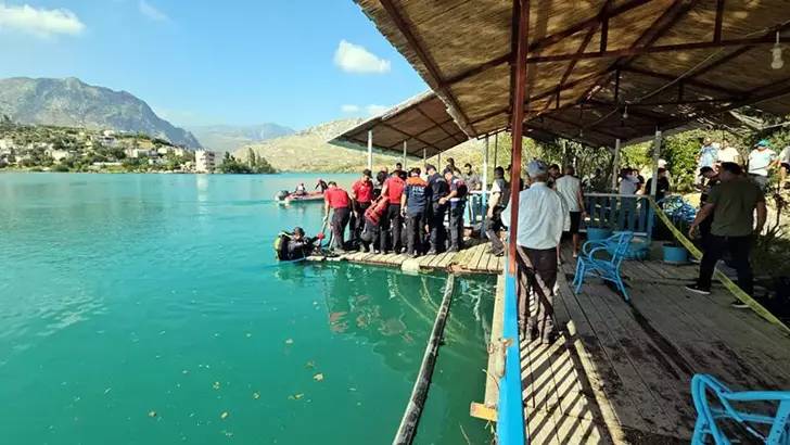 Tatile geldi, baraj gölüne düşen terliğini almak isterken boğuldu 1