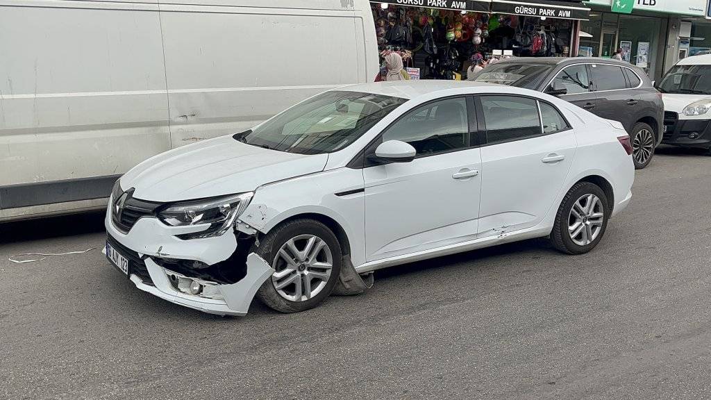 Motosiklet yayaya ardından otomobile çarptı: 1 ölü, 2 yaralı 3