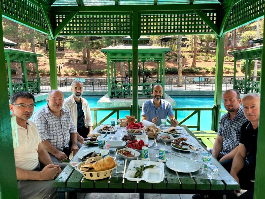 Motosiklet yayaya ardından otomobile çarptı: 1 ölü, 2 yaralı 8