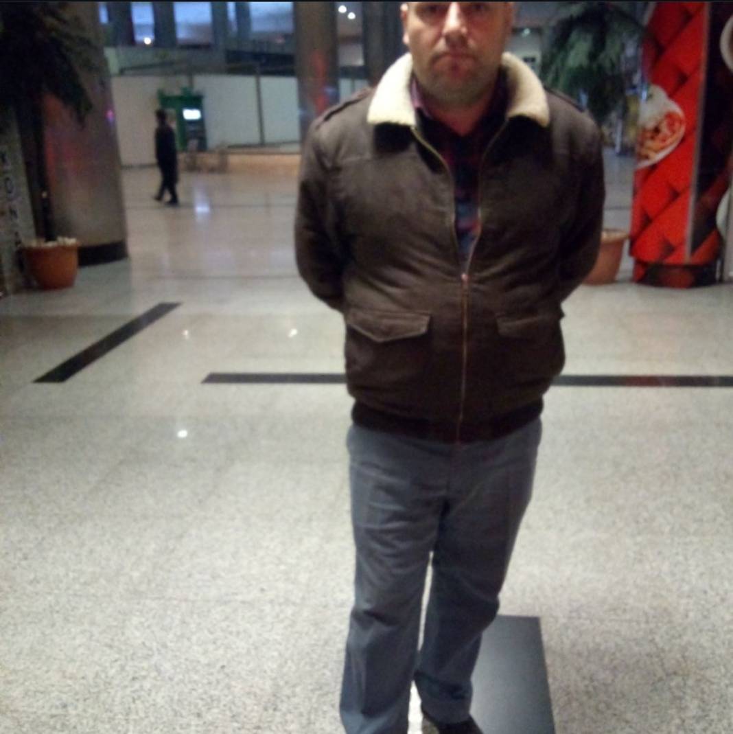 Ev arkadaşının boğazını keserek öldürdü 12