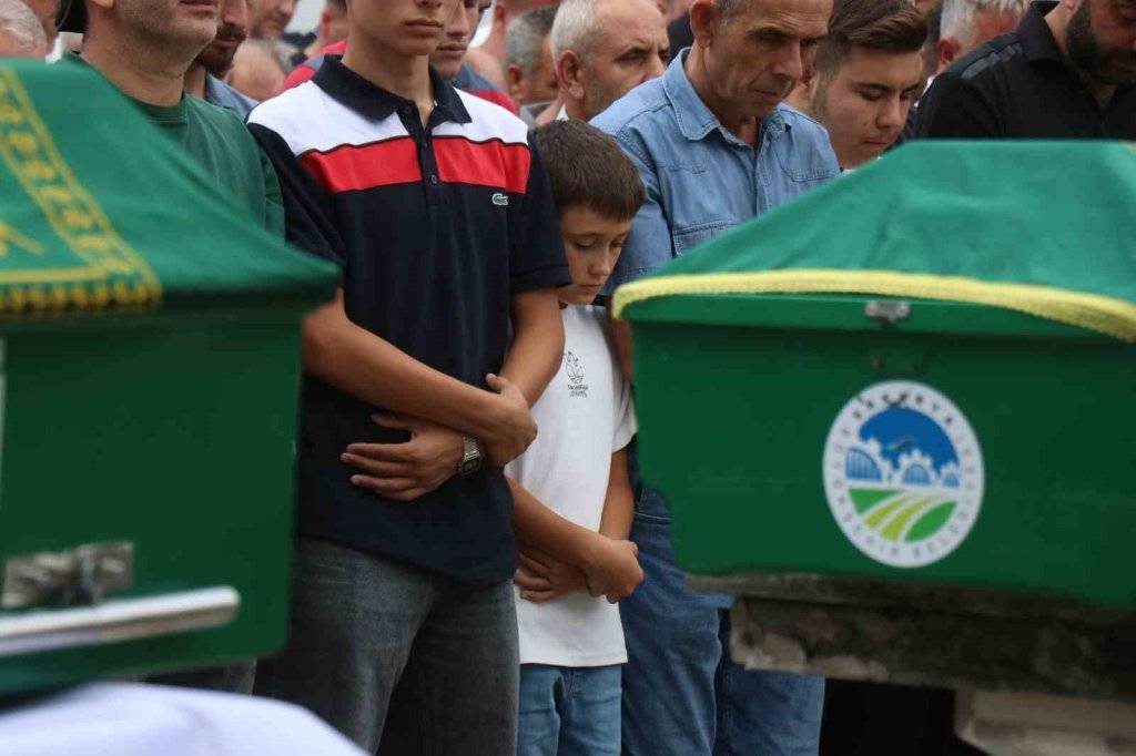 Yan yana toprağa verilen iki kardeşin ardından yürek burkan detaylar kaldı 3