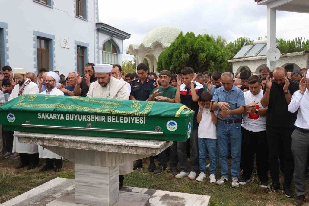 Yan yana toprağa verilen iki kardeşin ardından yürek burkan detaylar kaldı 5