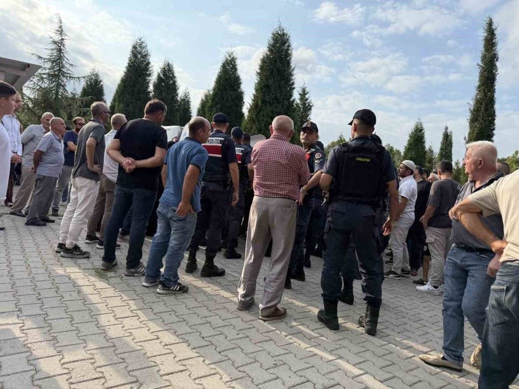 Yan yana toprağa verilen iki kardeşin ardından yürek burkan detaylar kaldı 6