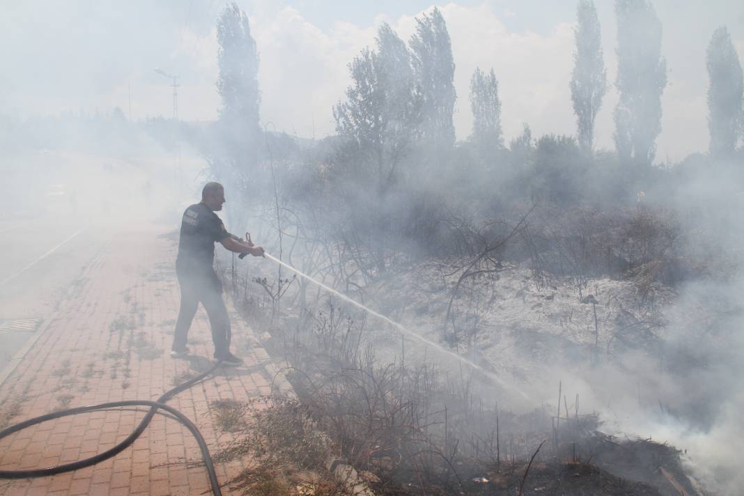 Konya'da kampüs yakınlarındaki yangın korkuttu 2