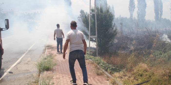 Konya'da kampüs yakınlarındaki yangın korkuttu