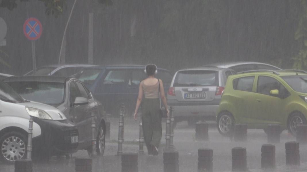 Konya'da aniden bastıran sağanak etkili oldu 1