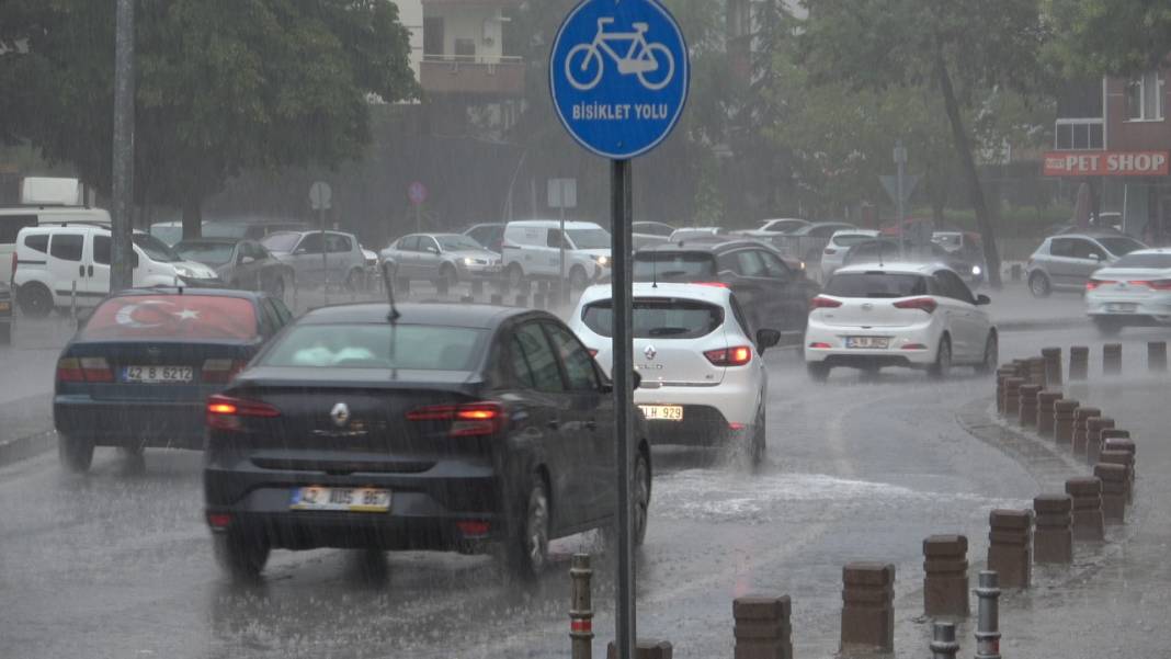 Konya'da aniden bastıran sağanak etkili oldu 3