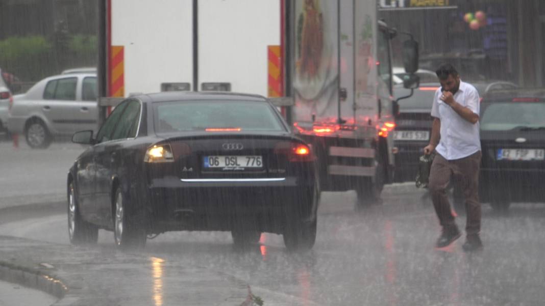 Konya'da aniden bastıran sağanak etkili oldu 4