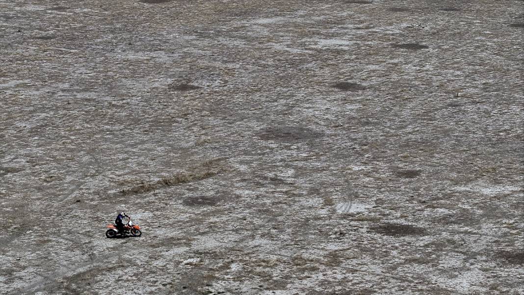 Konya'da kuruyan Akşehir Gölü'nde kuraklığa dikkat çektiler 11