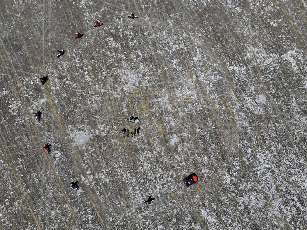 Konya'da kuruyan Akşehir Gölü'nde kuraklığa dikkat çektiler 9