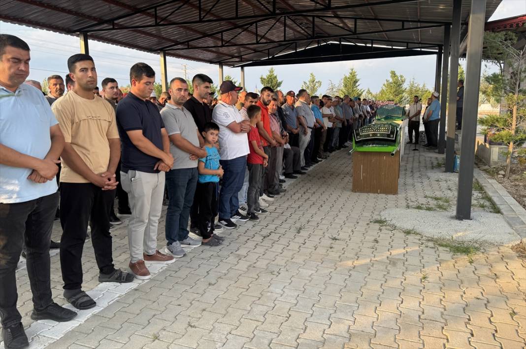 Serinlemek için gölete giren iki çocuk boğuldu 2