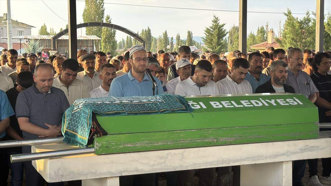 Serinlemek için gölete giren iki çocuk boğuldu 4
