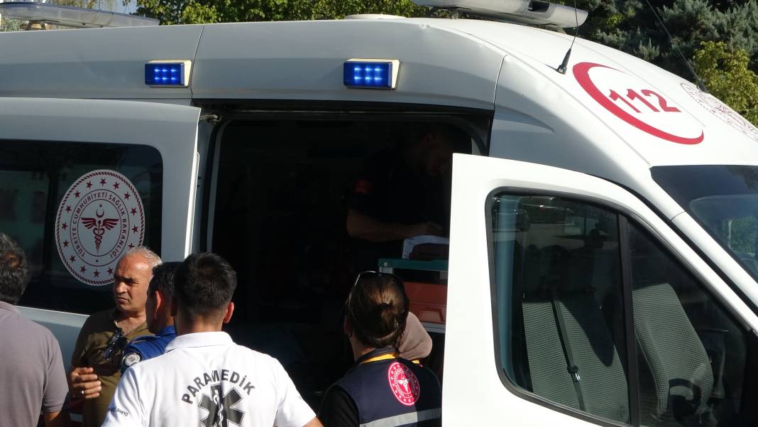 Etraftakiler fark etti... Park halindeki araçta ölü bulundu 3