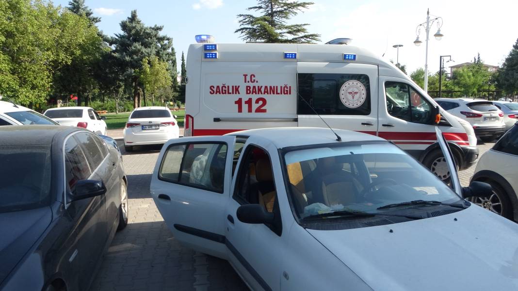 Etraftakiler fark etti... Park halindeki araçta ölü bulundu 5