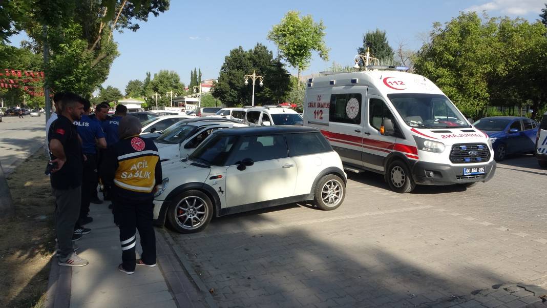 Etraftakiler fark etti... Park halindeki araçta ölü bulundu 7
