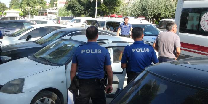 Etraftakiler fark etti... Park halindeki araçta ölü bulundu