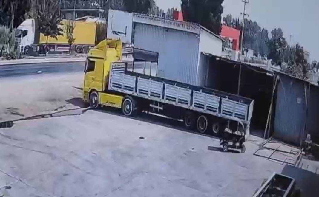 Tamir sırasında TIR'ın altında kalan genç işçi öldü 6