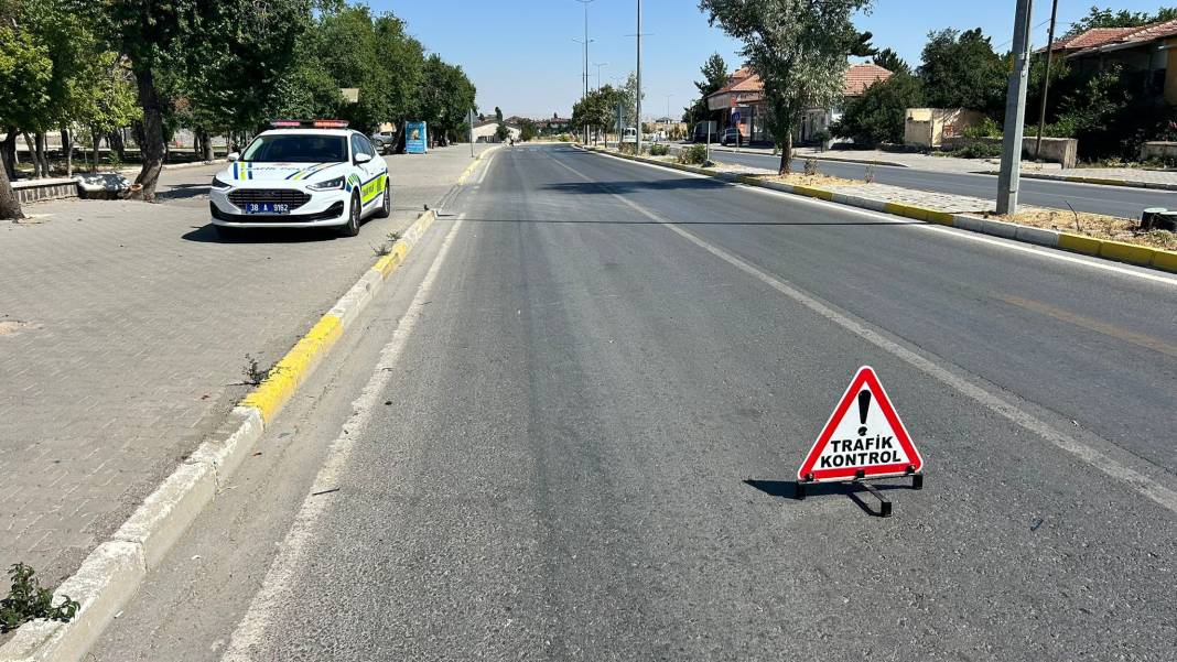 Otomobilin çarptığı bisiklet sürücüsü kurtarılamadı 2