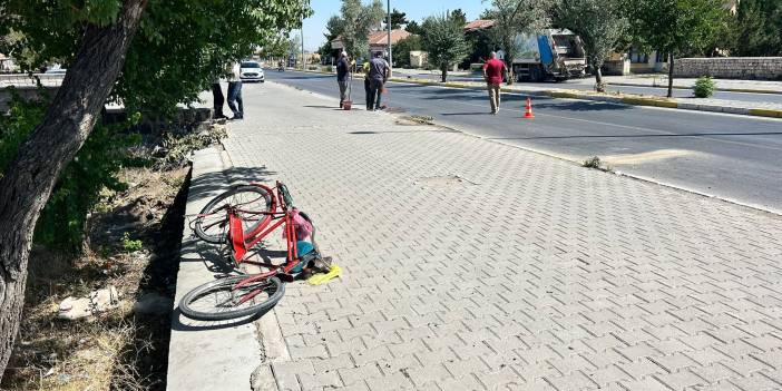 Otomobilin çarptığı bisiklet sürücüsü kurtarılamadı