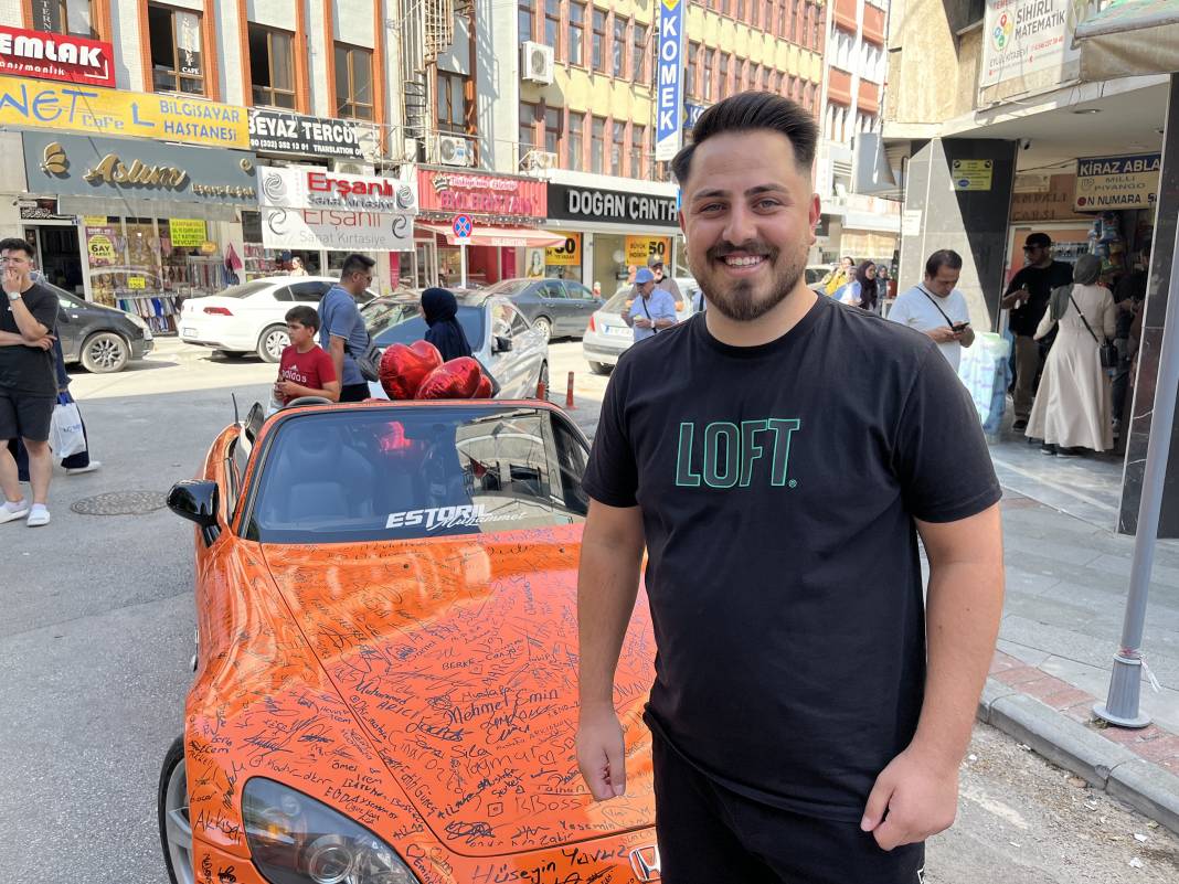 Herkes Konya'daki bu otomobilin peşinde! 2