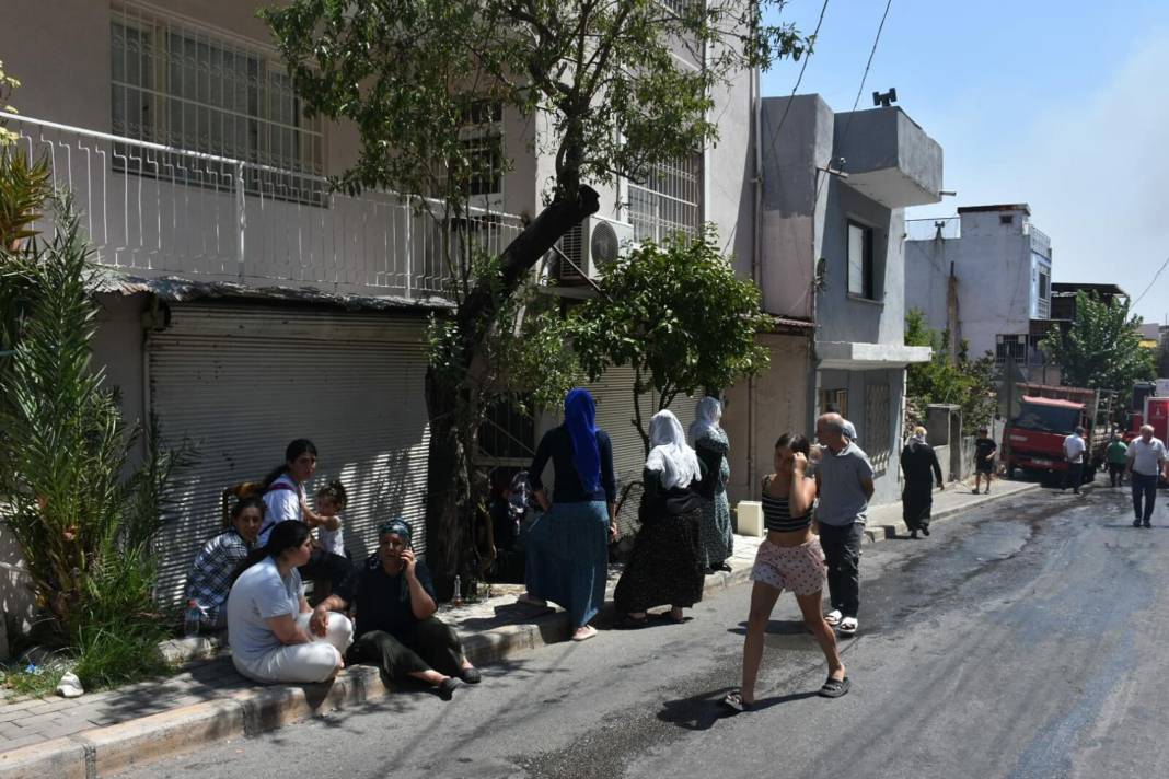 Hurda deposunda yangın; 4 eve de sıçradı 5